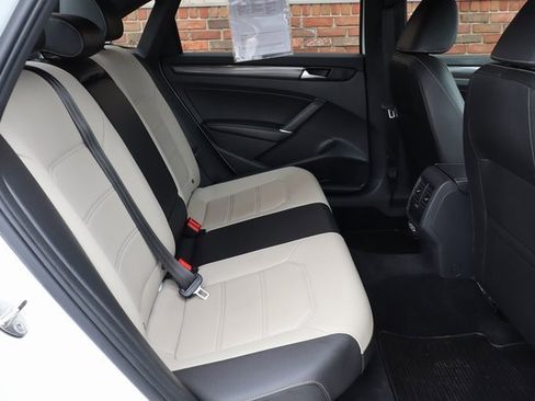 Used 2021 Volkswagen Passat 2.0T R-Line image 39