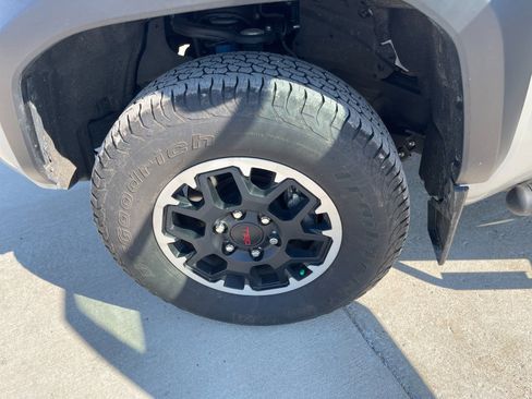 Used 2024 Toyota Tacoma TRD Off-Road w/ TRD Off Road Premium Package image 9