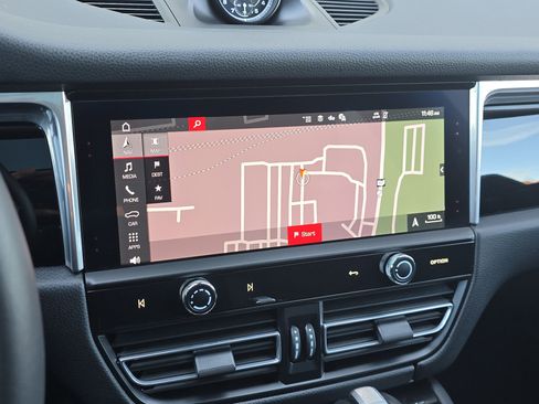 Certified 2025 Porsche Macan image 21