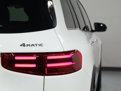 Used 2025 Mercedes-Benz GLB 250 4MATIC image 18