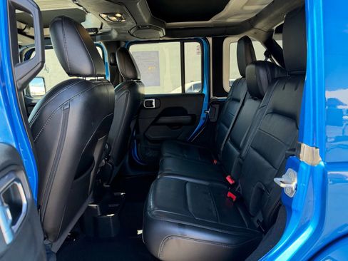 Used 2021 Jeep Wrangler Unlimited Sahara image 12