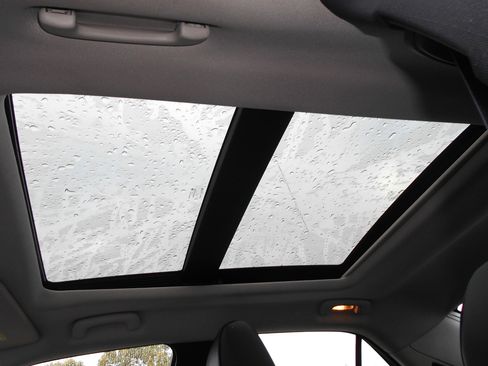 Used 2015 Chrysler 300 C w/ Light Group image 10