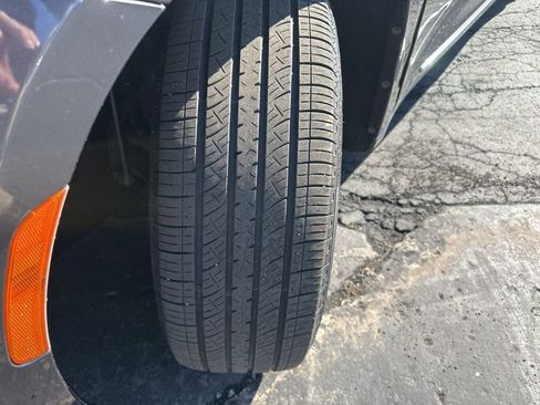 Used 2018 Chrysler Pacifica Touring-L image 41