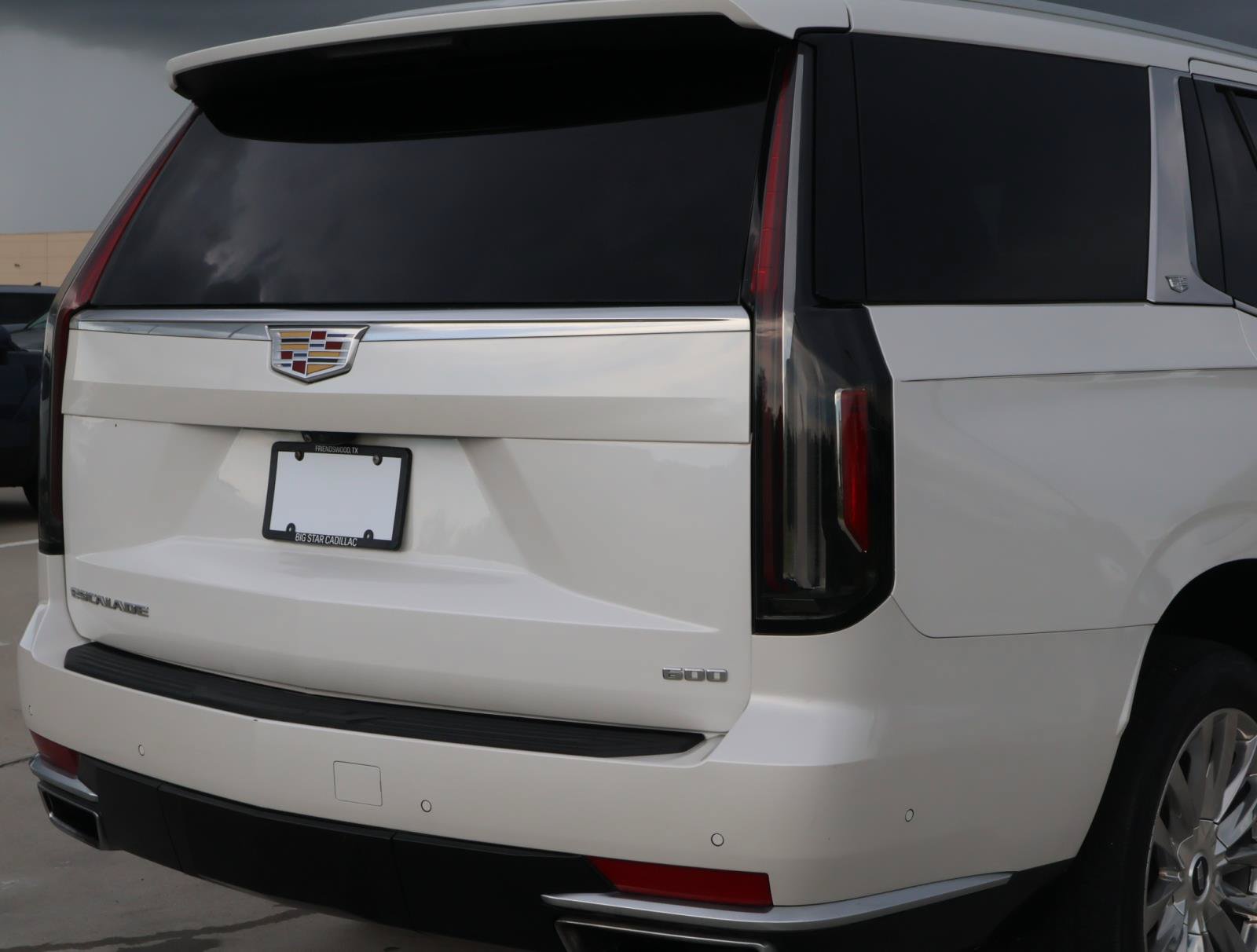 Used 2024 Cadillac Escalade Premium Luxury RWD image 9
