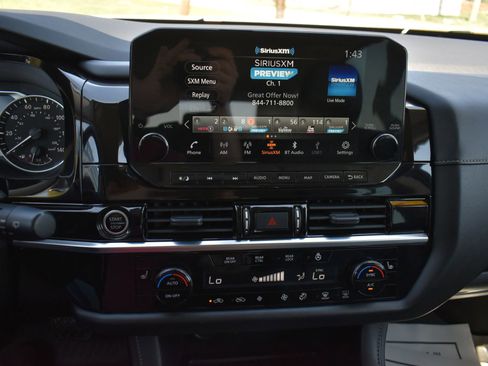 Used 2023 Nissan Pathfinder SL AWD/4WD image 26