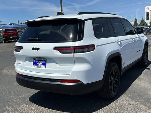 Used 2024 Jeep Grand Cherokee L Altitude image 5