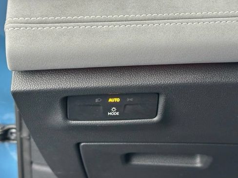 Certified 2025 Volkswagen Tiguan SE R-Line AWD/4WD image 23