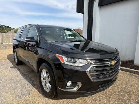 Used 2019 Chevrolet Traverse LT w/ LPO, Cargo Package FWD image 4