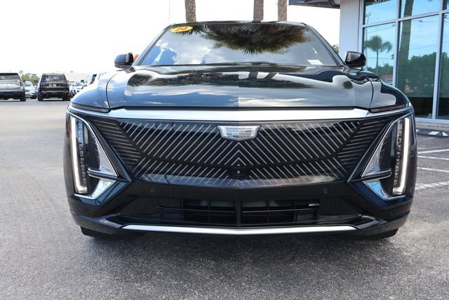 Used 2024 Cadillac Lyriq Luxury AWD/4WD image 2