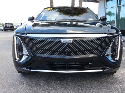 Used 2024 Cadillac Lyriq Luxury AWD/4WD image 2