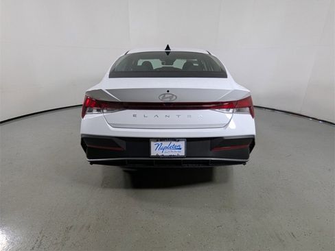 Certified 2025 Hyundai Elantra SE image 6