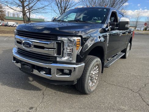 Used 2019 Ford F250 XLT w/ XLT Premium Package image 3