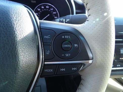 Used 2020 Toyota Avalon Limited FWD image 18