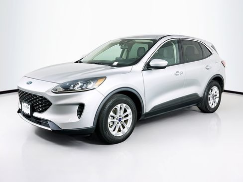 Used 2020 Ford Escape SE FWD image 3