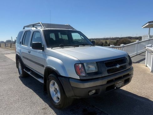 Used 2001 Nissan Xterra SE image 3