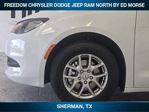 New 2026 Chrysler Voyager LX image 6