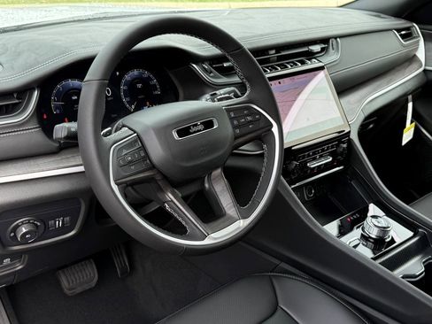 New 2025 Jeep Grand Cherokee L Limited w/ Luxury Tech Group II image 18