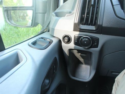 Used 2019 Ford Transit 250 148 Low Roof RWD image 18