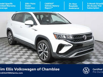 Certified 2023 Volkswagen Taos SE w/ Panoramic Sunroof Package