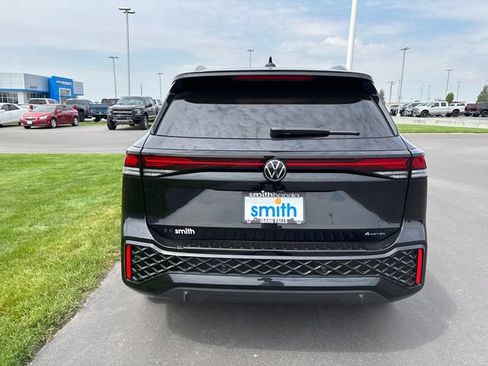 Used 2025 Volkswagen Tiguan SE R-Line AWD/4WD image 4