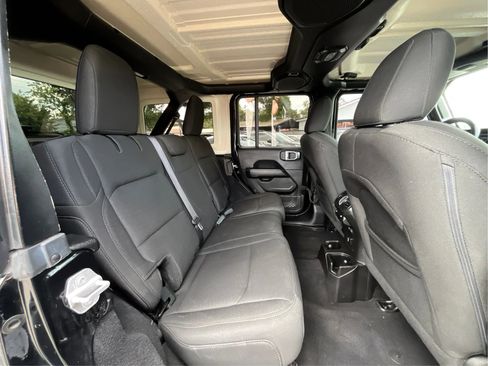 Used 2019 Jeep Wrangler Unlimited Sahara AWD/4WD image 24