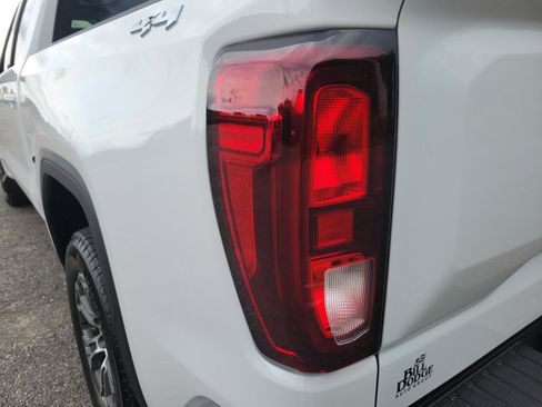 New 2026 GMC Sierra 1500 SLE w/ Preferred Package image 15