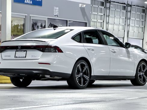 Used 2025 Honda Accord Sport image 8