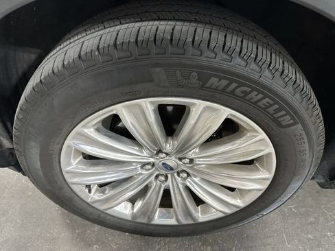 Used 2021 Ford Explorer Limited w/ Equipment Group 301A AWD/4WD image 23