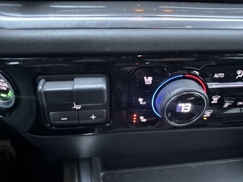 Used 2023 Chevrolet Silverado 1500 High Country w/ Z71 Off-Road Package image 27