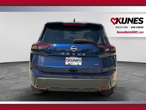 Used 2025 Nissan Rogue SV AWD/4WD image 9