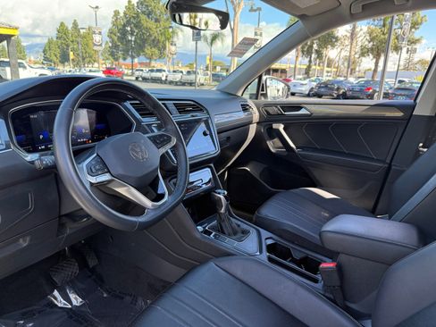 Used 2023 Volkswagen Tiguan SE image 15