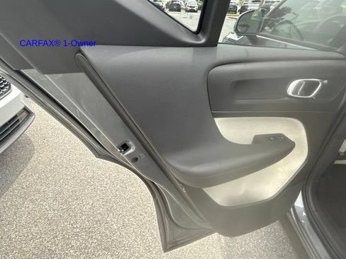 Used 2019 Volvo XC40 T5 Momentum AWD/4WD image 16