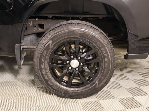 Used 2020 Chevrolet Silverado 1500 LT w/ Texas Edition AWD/4WD image 18