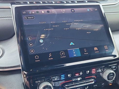 Certified 2022 Jeep Grand Cherokee Overland w/ Luxury Tech Group IV AWD/4WD image 22