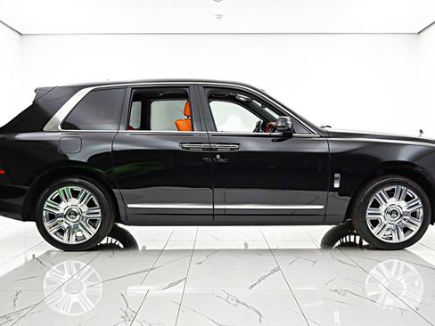 Used 2022 Rolls-Royce Cullinan AWD/4WD image 18