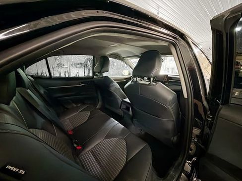Used 2021 Toyota Camry SE FWD image 11