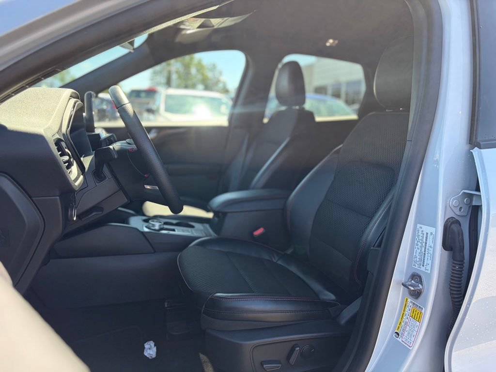 Used 2025 Ford Escape ST-Line AWD/4WD image 17