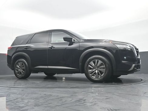 Used 2025 Nissan Pathfinder S AWD/4WD image 32