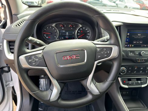 Used 2024 GMC Terrain SLE FWD image 9