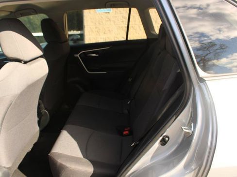 Used 2020 Toyota RAV4 XLE FWD image 13