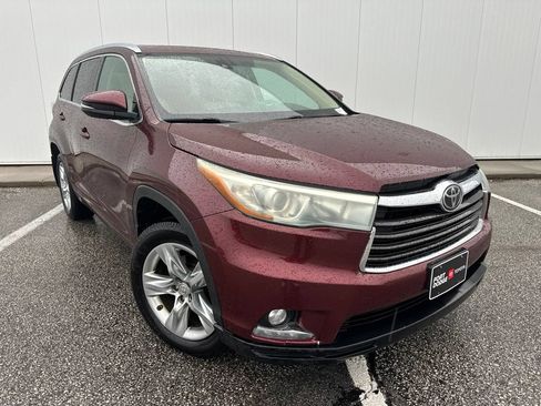 Used 2015 Toyota Highlander Limited w/ Driver Technology Package AWD/4WD image 10