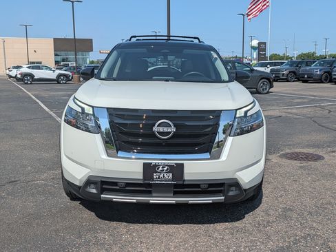 Used 2023 Nissan Pathfinder SL w/ SL Premium Package AWD/4WD image 8