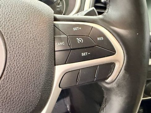 Used 2018 Jeep Cherokee Limited AWD/4WD image 37