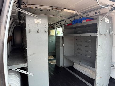 Used 2013 Chevrolet Express 2500 RWD image 15