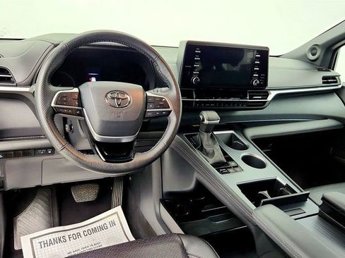 Used 2023 Toyota Sienna XSE AWD/4WD image 13
