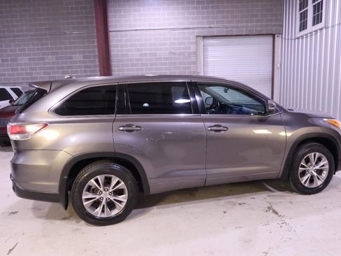 Used 2014 Toyota Highlander Plus AWD/4WD image 6