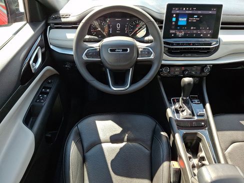 Used 2025 Jeep Compass Limited AWD/4WD image 12