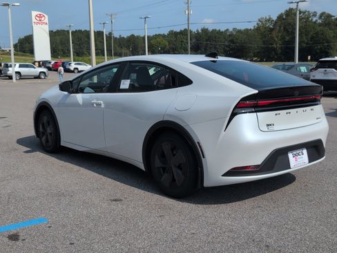 New 2026 Toyota Prius LE image 3