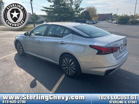 Used 2024 Nissan Altima 2.5 SV image 3