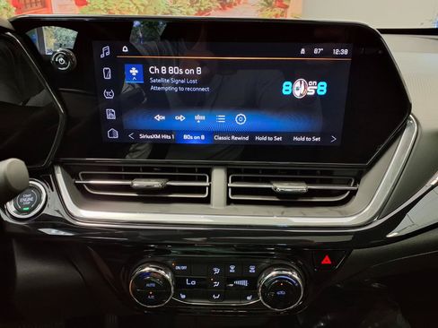 Used 2024 Chevrolet Trax RS w/ Sunroof Package FWD image 23